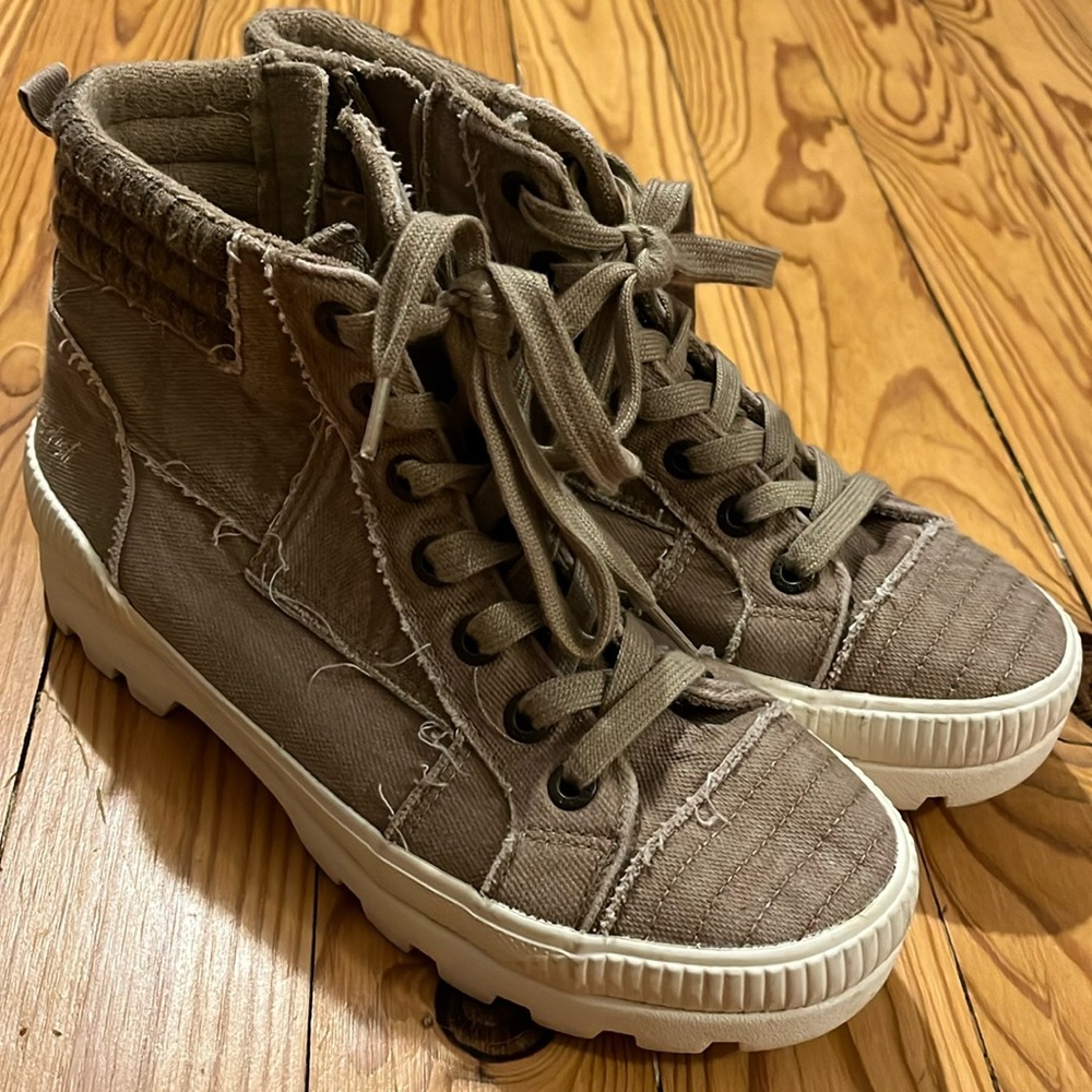 Tan high top sneaker size 10